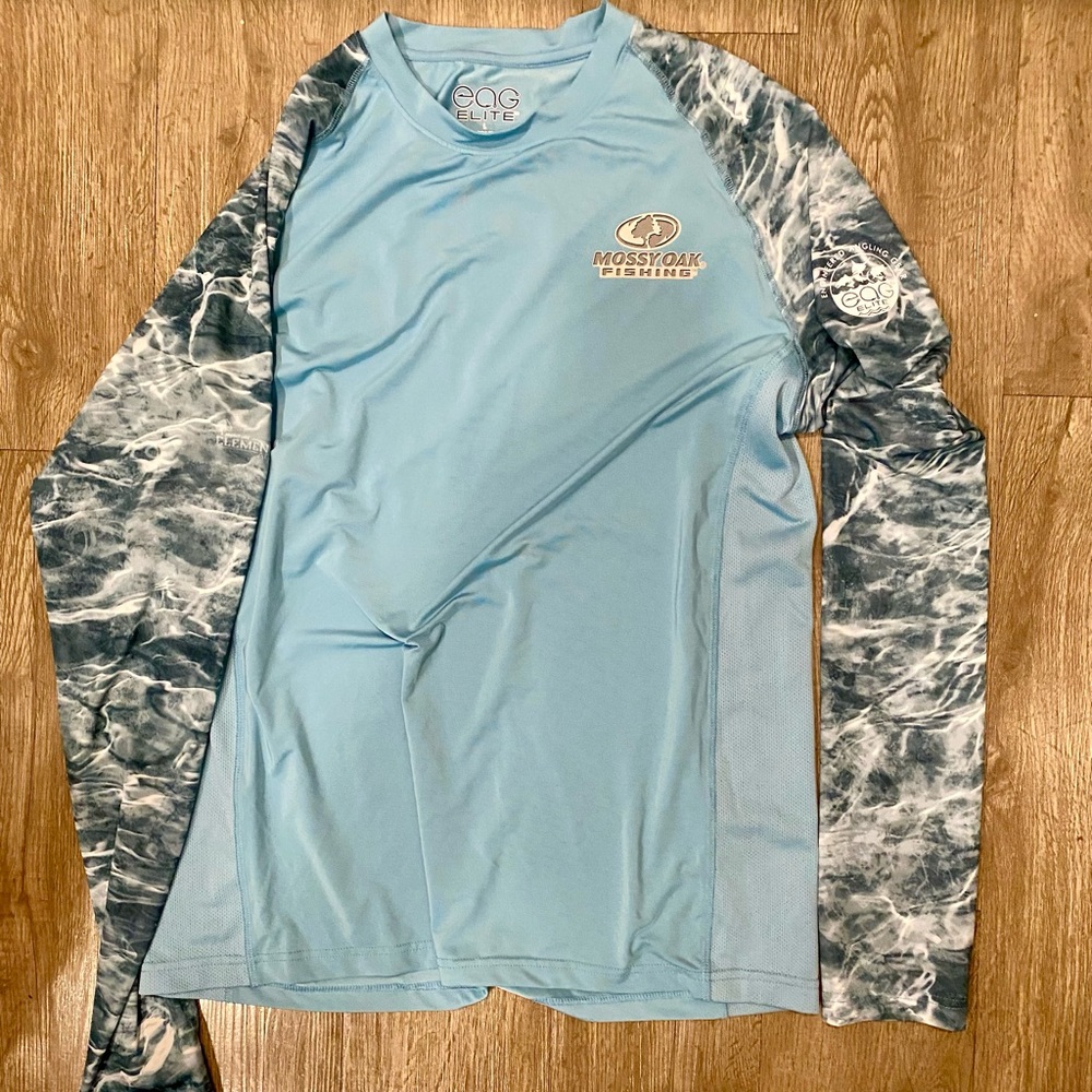 Mossy Oak Men's Light Blue Rash Guard Endangered Anglers